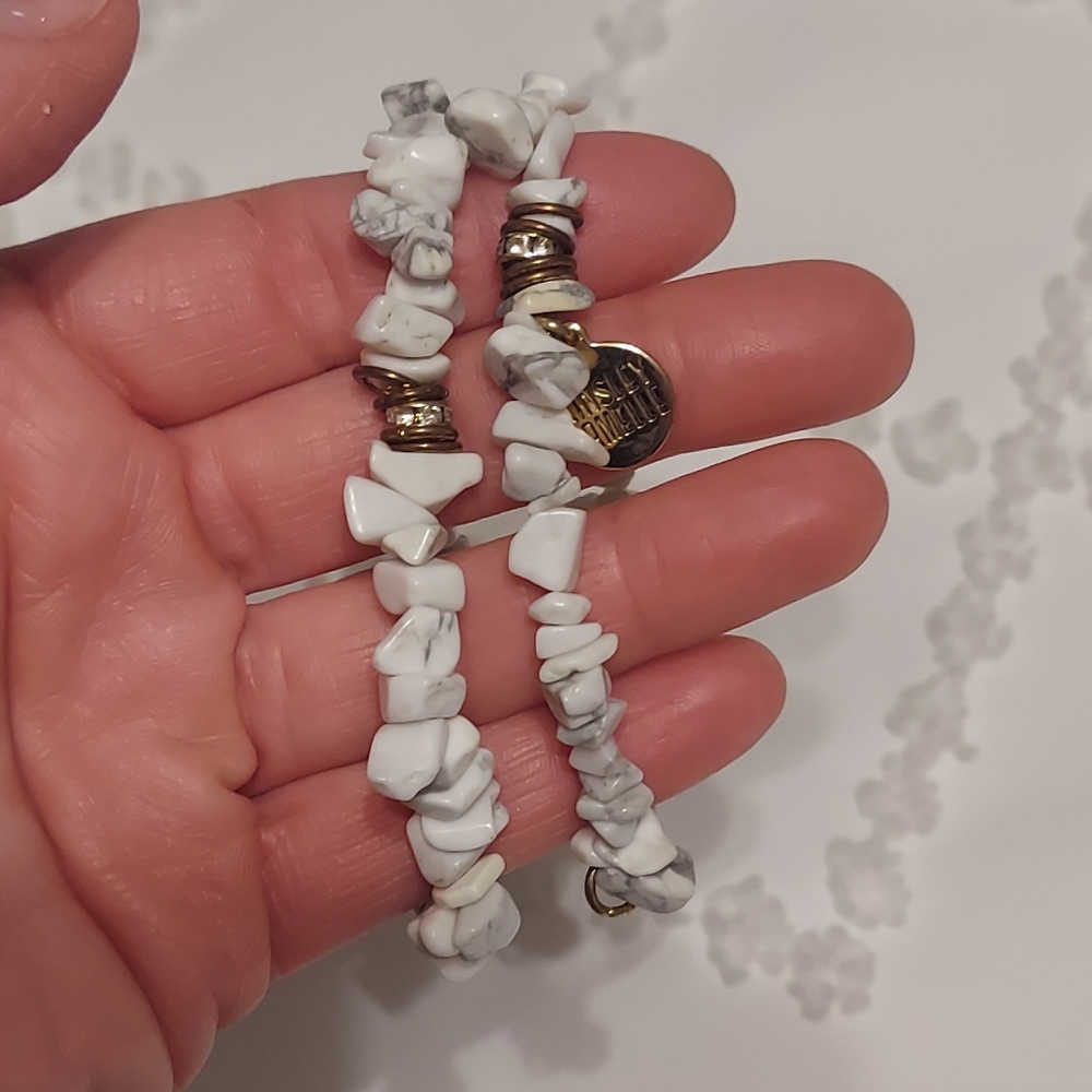 Kinsley Armelle TWO Strech Bracelets. Size S/M